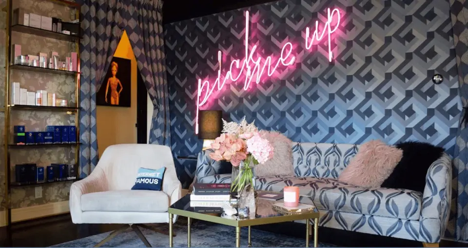Interior seating and treatment area shown on Le Jolie’s West Hollywood location card.