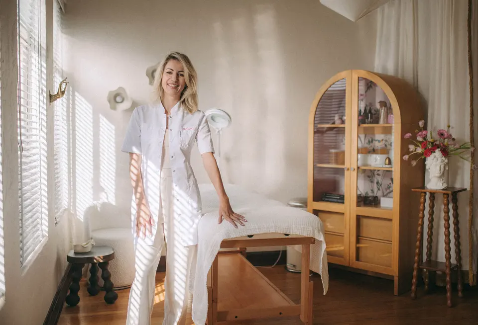 Olga in the Relovi Sugaring treatment room