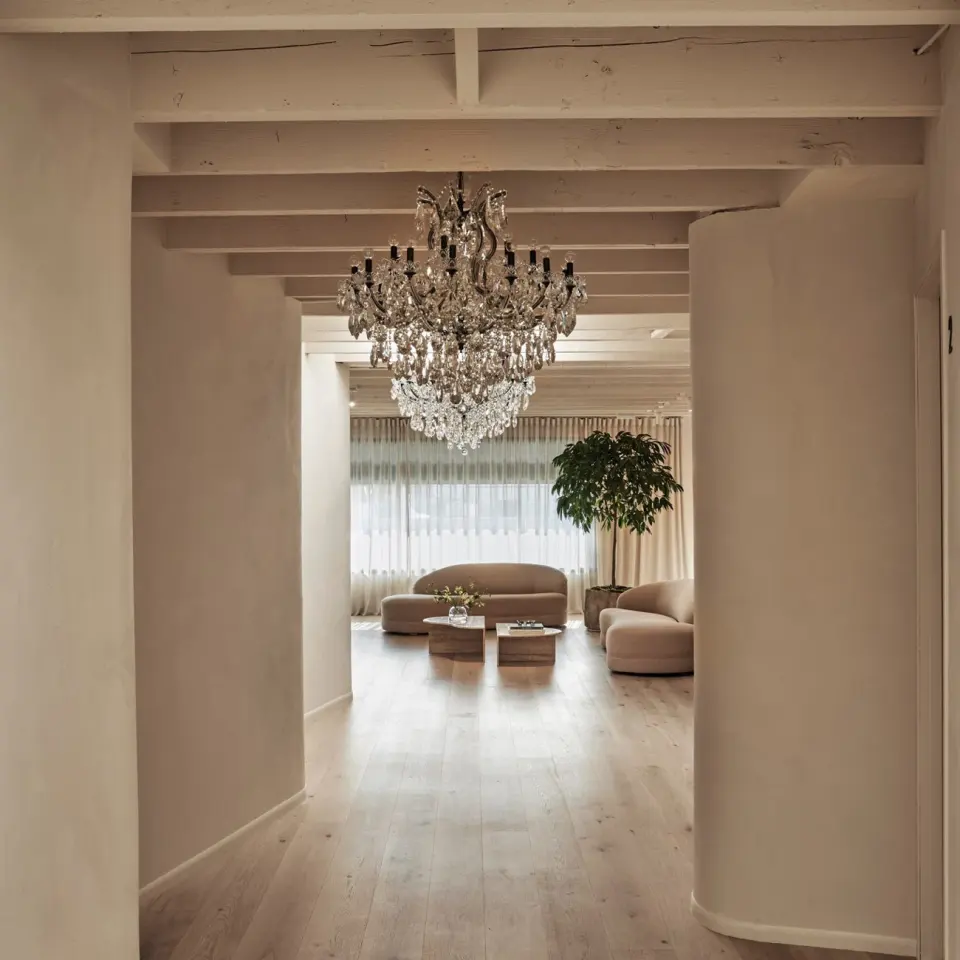 SEV SKIN — Melrose Place interior pictured on its official location page
