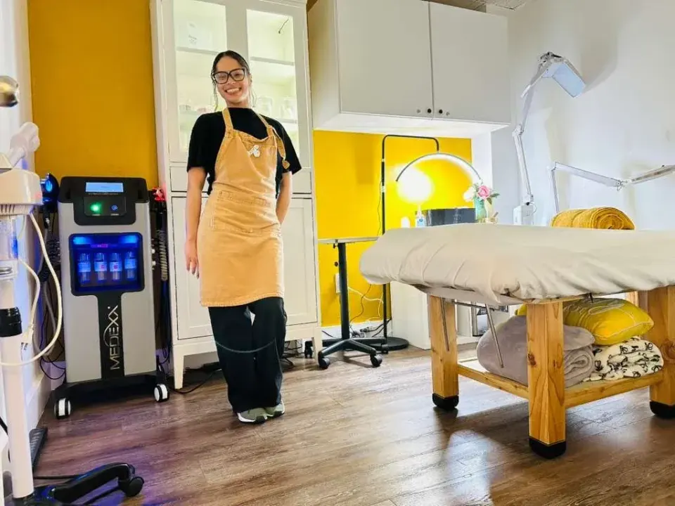 Treatment room at SUGARINGBEEWAX, West Flagler