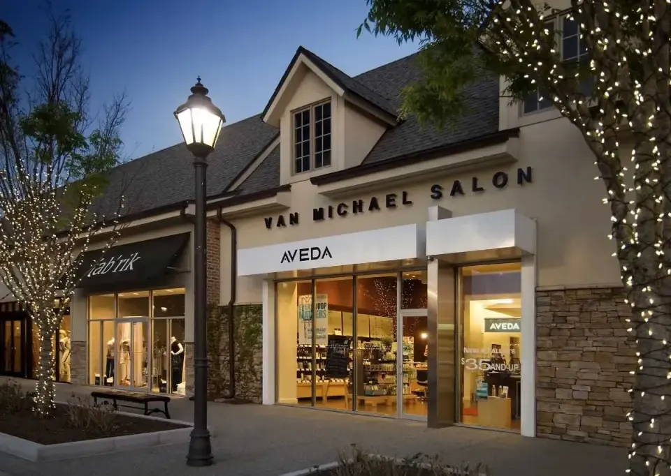 Storefront of Van Michael Salon at the Forum, Norcross